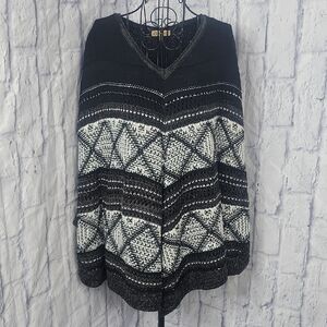Democracy Black and White Textured Knit Sweater Poncho‎ XL
